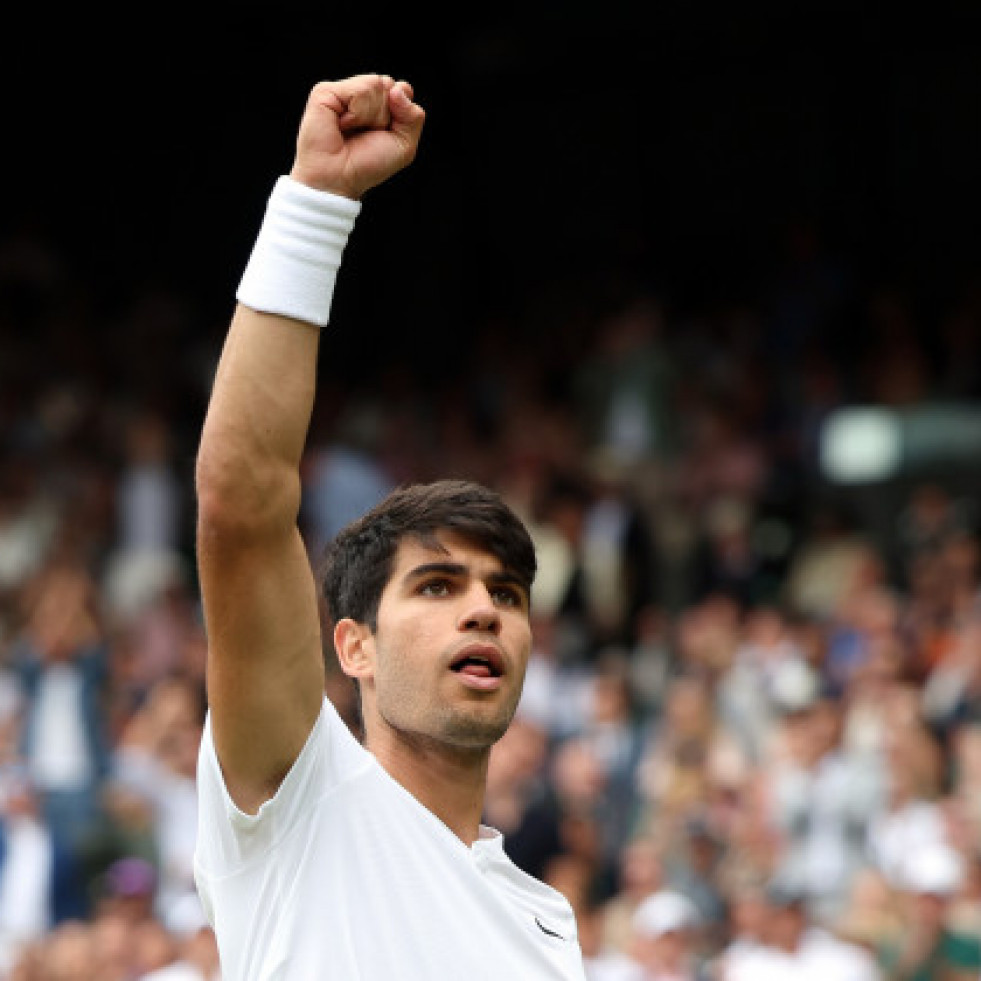 Alcaraz fulmina a Djokovic y sigue haciendo historia con su segundo Wimbledon