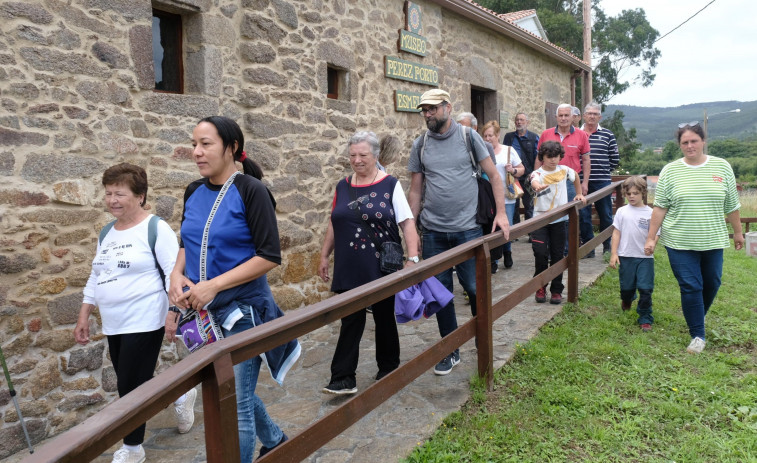 La ruta cultural de Esmelle “descubre” los secretos patrimoniales de la parroquia