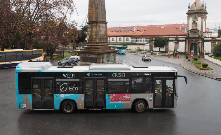 El personal de Maitours organiza una caravana de protesta por la huelga en el transporte urbano