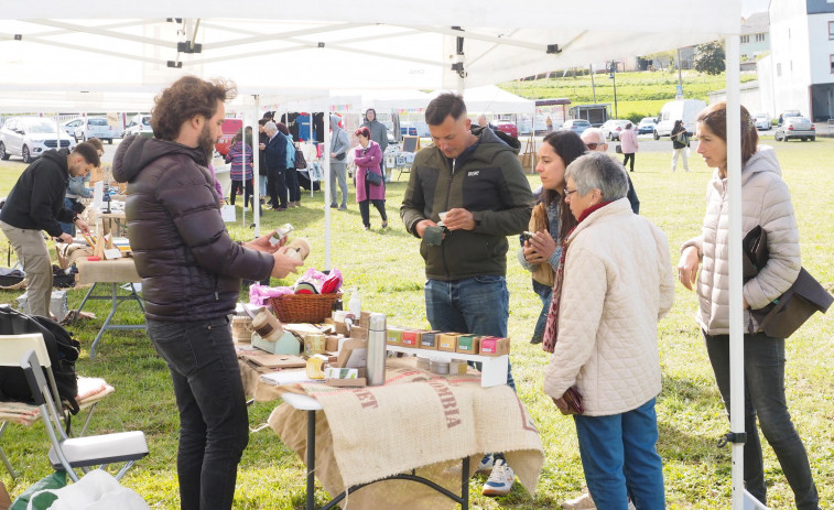 Valdoviño invita a artesanos y productores a sumarse al mercado sostenible nocturno