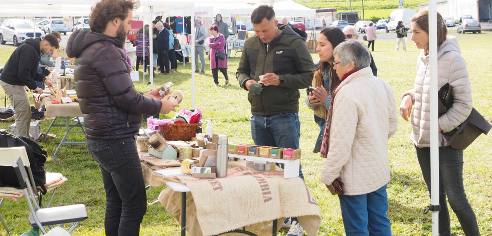 Valdoviño invita a artesanos y productores a sumarse al mercado sostenible nocturno