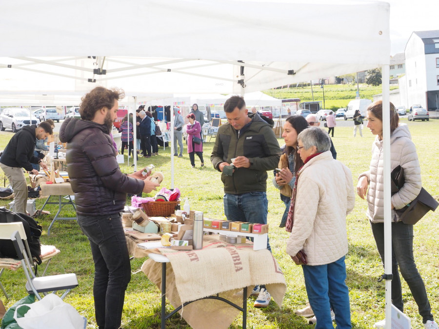 Valdoviño invita a artesanos y productores a sumarse al mercado sostenible nocturno