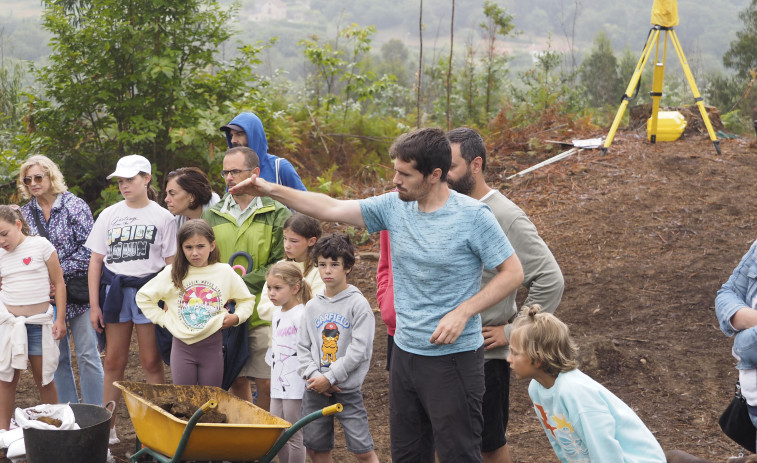 El público infantil destaca entre las primeras generaciones que visitan el castro de Esmelle