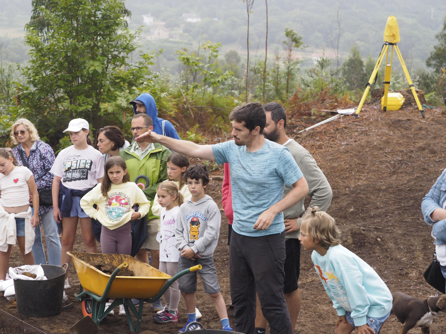 El público infantil destaca entre las primeras generaciones que visitan el castro de Esmelle