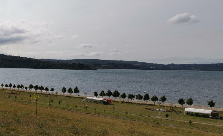 Títeres, circo, concierto y espectáculo pirotécnico por el aniversario del lago de As Pontes