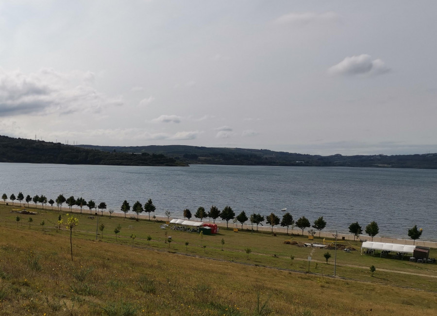 Títeres, circo, concierto y espectáculo pirotécnico por el aniversario del lago de As Pontes