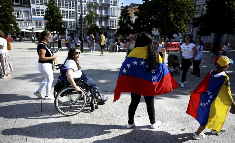 La comunidad venezolana celebró un reivindicativo Día de la Bandera en Ferrol