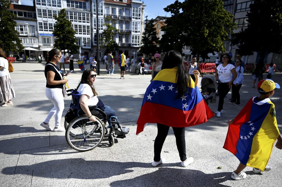 La comunidad venezolana celebró un reivindicativo Día de la Bandera en Ferrol