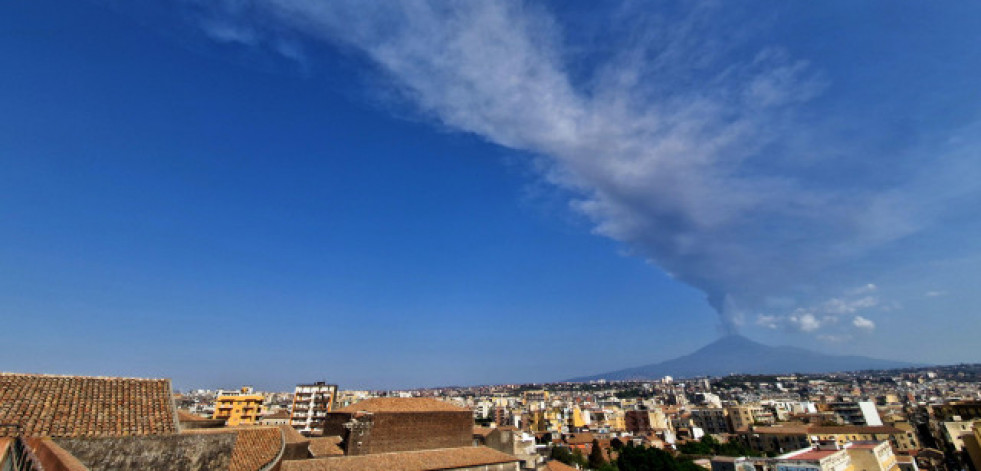 Una nueva erupción del Etna provoca retrasos en el aeropuerto de Catania