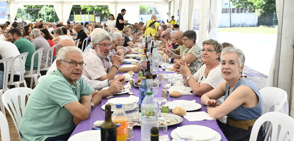 La Festa da Ameixa Rubia de Xuvia, en Narón, ensalzó el producto de la ría agotando los tickets disponibles