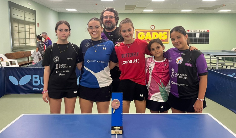 La cantera naronesa del tenis de mesa se lucía en A Coruña