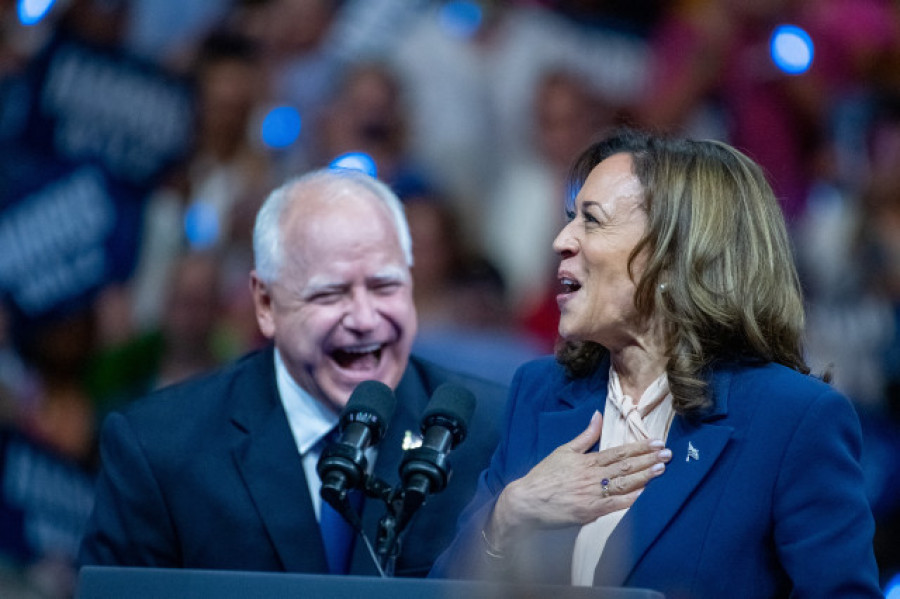 Kamala Harris y Tim Walz, candidatos oficiales a presidenta y vicepresidente de Estados Unidos