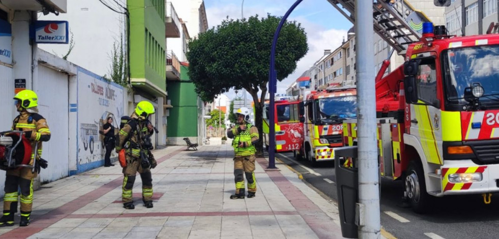 Evacuado un edificio en Narón por un incendio en una cocina