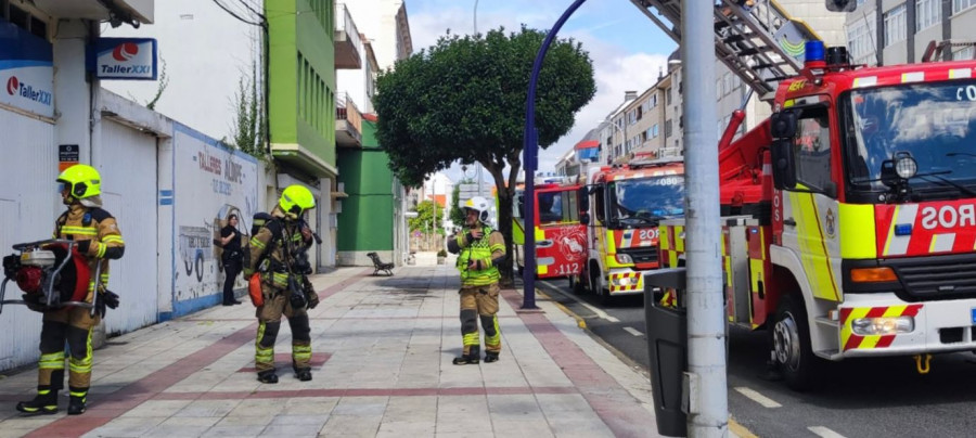 Evacuado un edificio en Narón por un incendio en una cocina