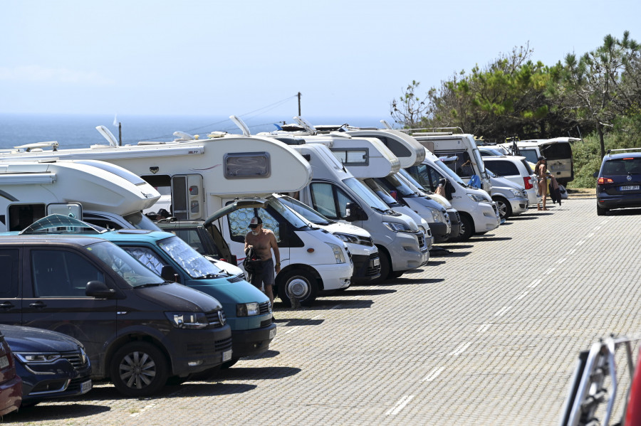 El aumento en el número de autocaravanas eleva la tensión en los arenales