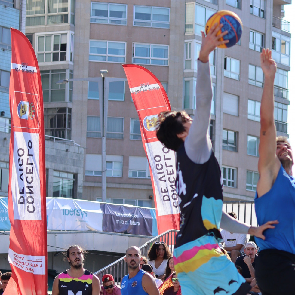 Hoops Ferrol surfeó 