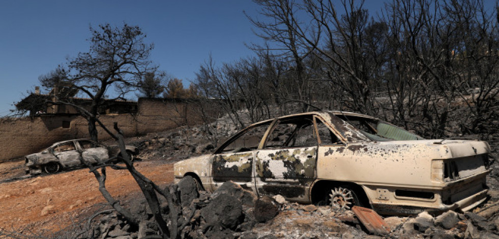 Dan por controlado el gran incendio que quemó 10.000 hectáreas en las afueras de Atenas