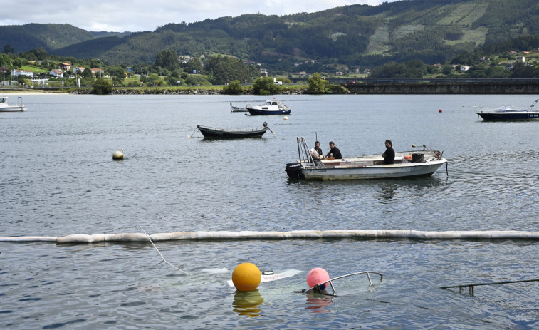 La Xunta activa el Plan Camgal por un vertido de un pesquero en Pontedeume