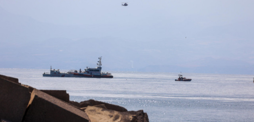 Hallan un cuerpo y siguen buscando a 6 desaparecidos tras el naufragio de un velero en Sicilia