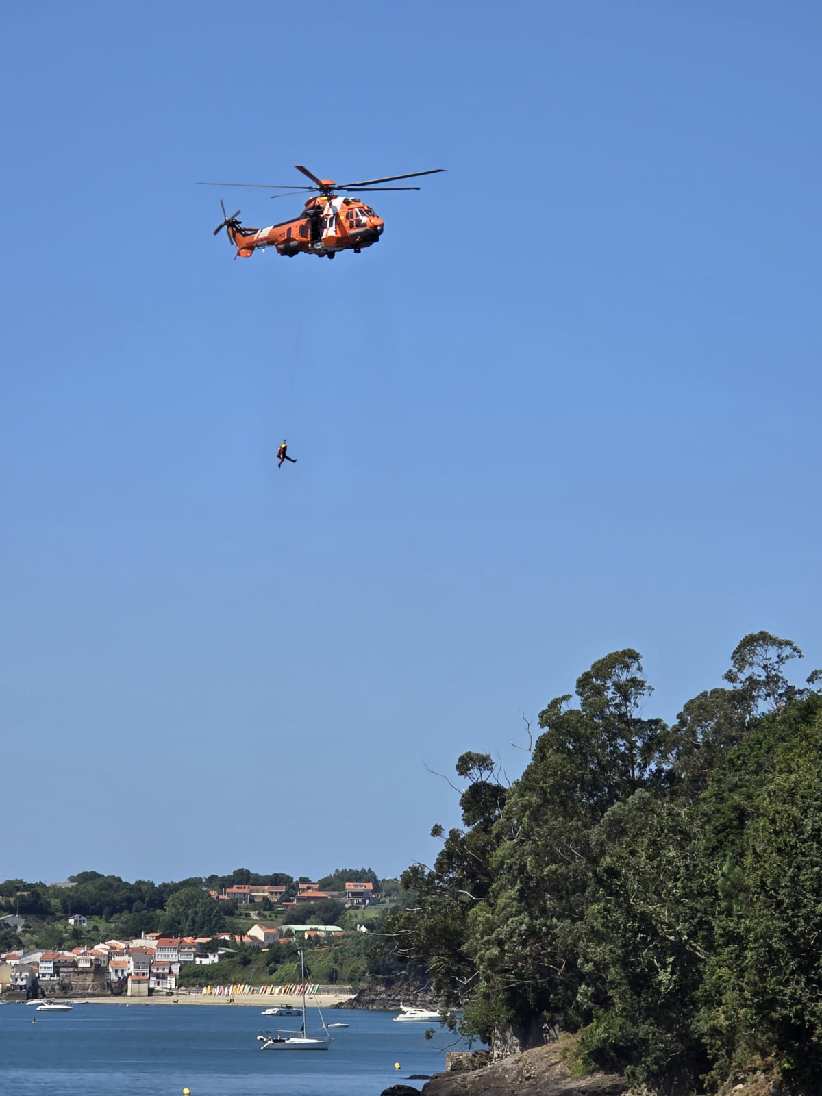 Salvamento rescate playa Chamoso Cabanas (2)