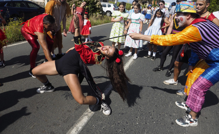 Covas inicia sus fiestas, que culminan con la ruta de carrozas