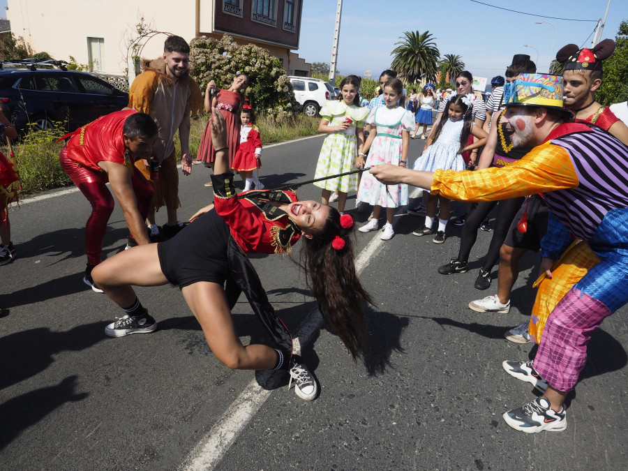 Covas inicia sus fiestas, que culminan con la ruta de carrozas