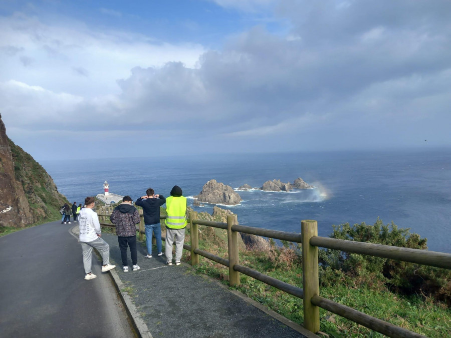 Las visitas geológicas y la tradición de las redeiras, parte del valor cariñés