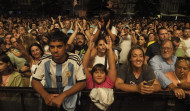 Abraham Mateo da el relevo a Coti en el gran escenario de la plaza de Armas