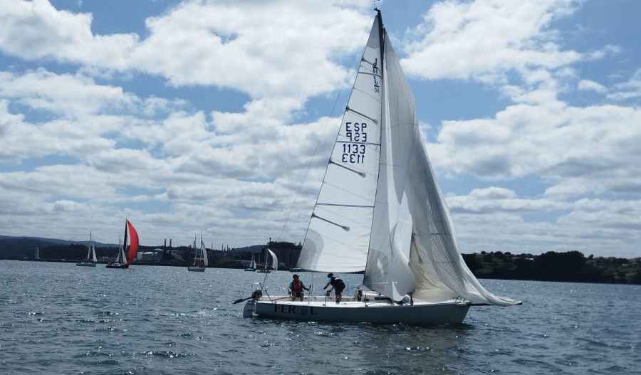 La flota comarcal se lucía en la XII Regata Golfo Ártabro