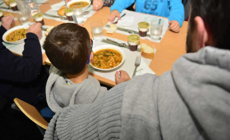 El PSOE pide que el Concello se encargue de los comedores escolares