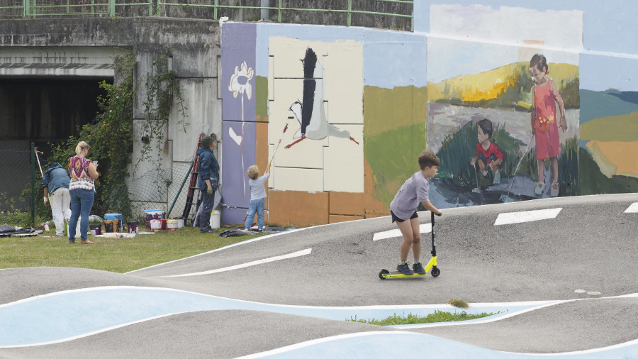 El mural de Narón sobre el medioambiente va tomando forma en el pump track