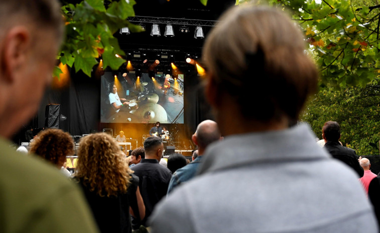 El rock se abre paso entre la música de  las orquestas París de Noia y Origen