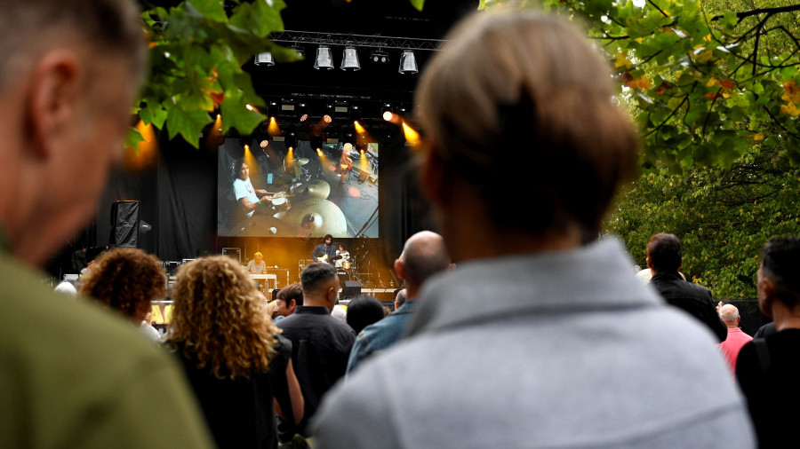 El rock se abre paso entre la música de  las orquestas París de Noia y Origen