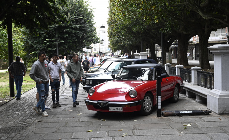 Los clásicos toman Ferrol: las imágenes de la X Concentración de Vehículos en el Cantón