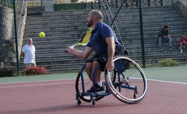 El aresano Álvaro Illobre recupera el trono del Open de Ferrol