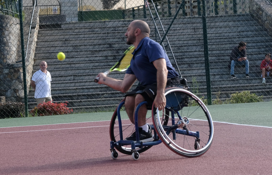 El aresano Álvaro Illobre recupera el trono del Open de Ferrol