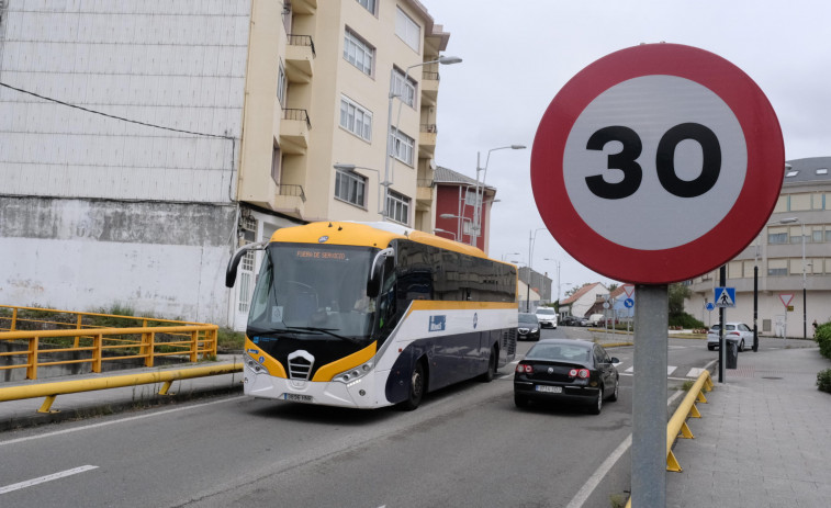 El asfaltado de la carretera de Catabois se completará con el cambio de señalización a 50 kms/h