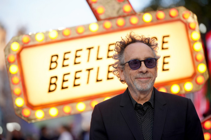 Tim Burton recibe su estrella en el Paseo de la Fama de Hollywood