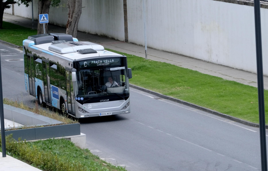 La falta de acuerdo prolonga la huelga en el transporte urbano