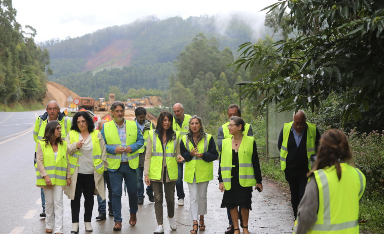 Las obras de la AC-862 se completarán con una senda peatonal en los márgenes