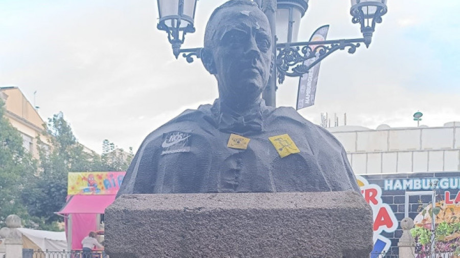 Vandalizan el busto de Manuel Fraga en Vilalba