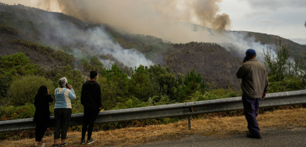 Estabilizados los incendios de Crecente y Oímbra