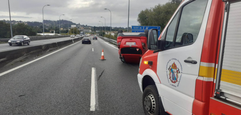 Cuatro heridos en Culleredo tras chocar cuatro coches en la autopista