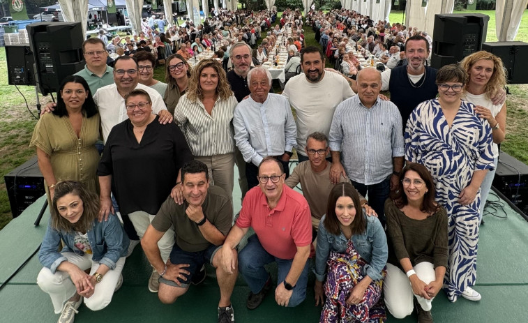 El buen tiempo acompaña la última edición de la tradicional Festa do Río de Terra Galega