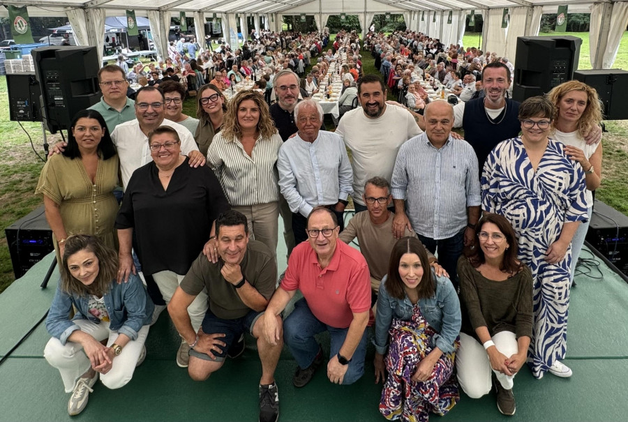 El buen tiempo acompaña la última edición de la tradicional Festa do Río de Terra Galega