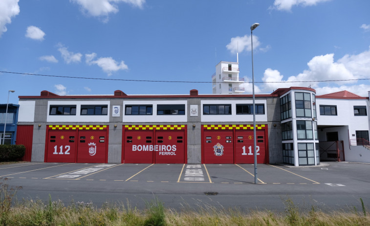 Movilizados los bomberos de Ferrol por la rotura de una canalización de gas en Perlío