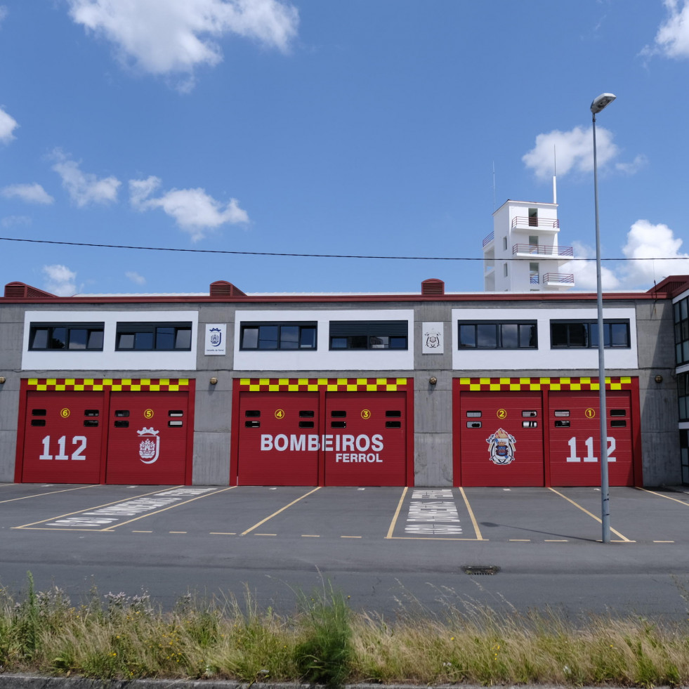 Movilizados los bomberos de Ferrol por la rotura de una canalización de gas en Perlío