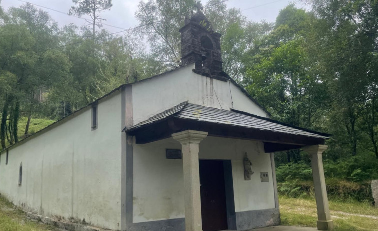 La ermita oculta en mitad del monte que guarda un vínculo entre As Pontes y Salamanca