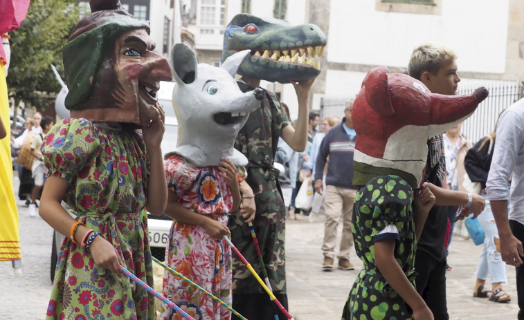 As Peras siguen animando las calles y plazas de Pontedeume con actividades