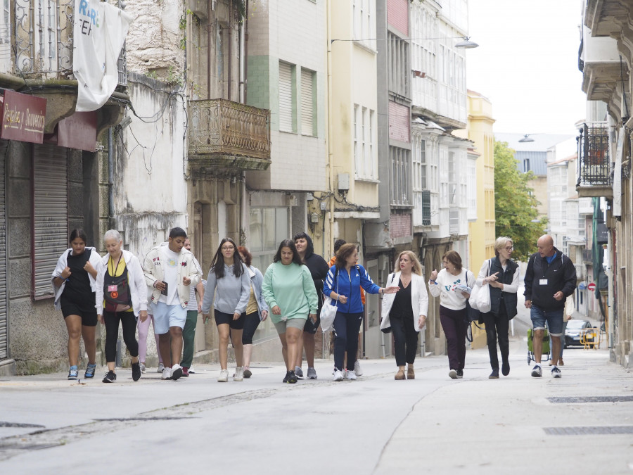 Una veintena de personas cubrió la ruta intergeneracional del Camino Inglés hasta Neda